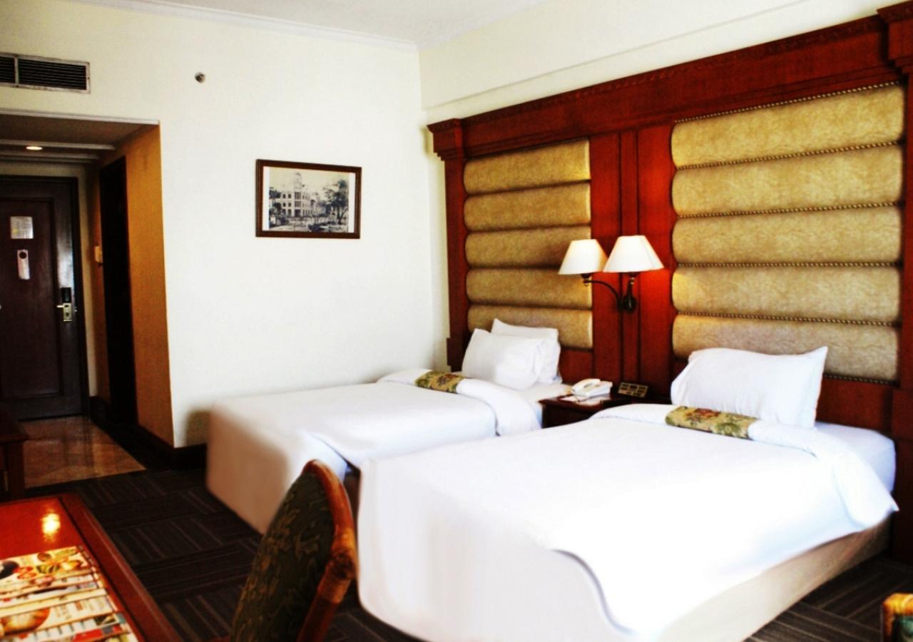 מדאן Hotel Soechi International מראה חיצוני תמונה