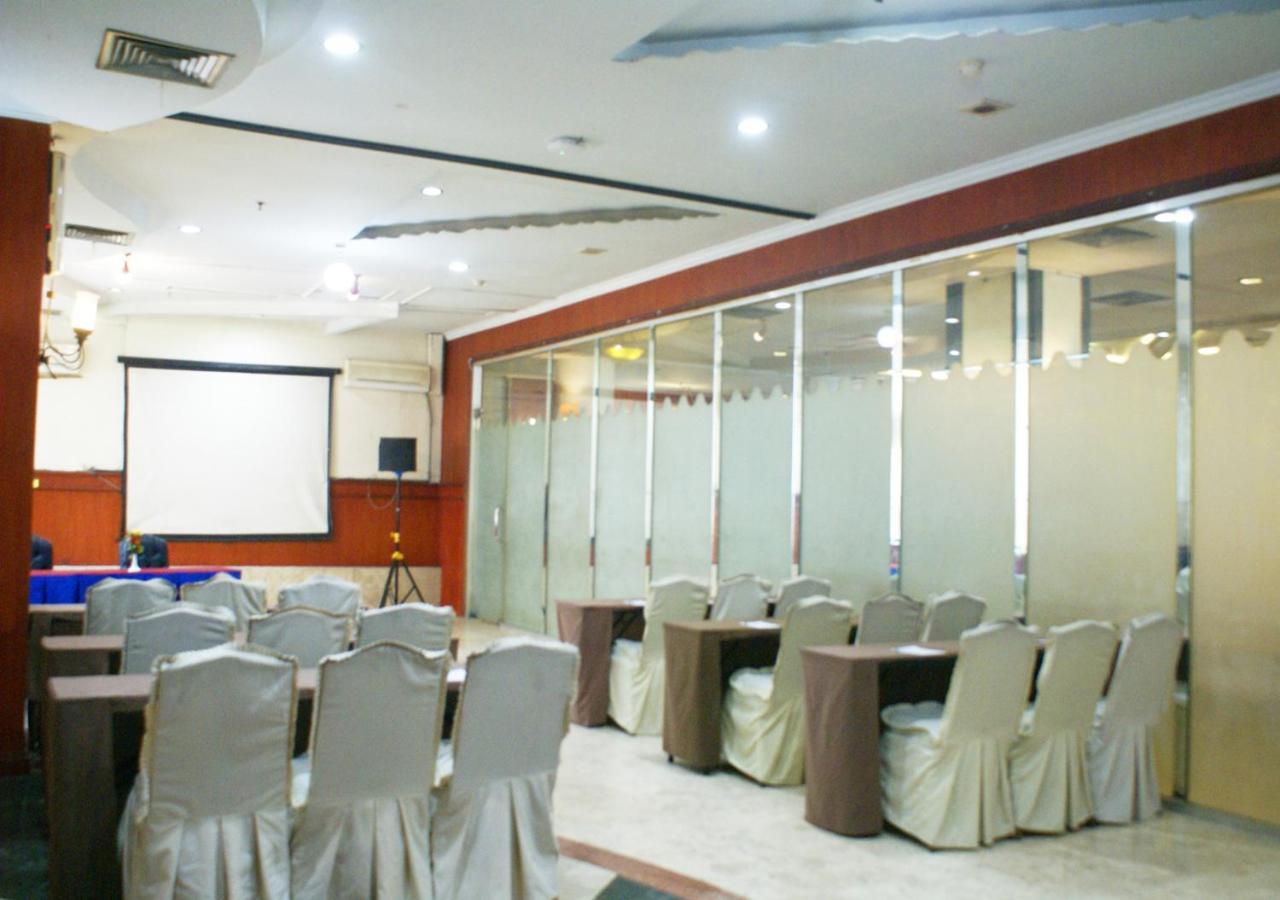 מדאן Hotel Soechi International מראה חיצוני תמונה