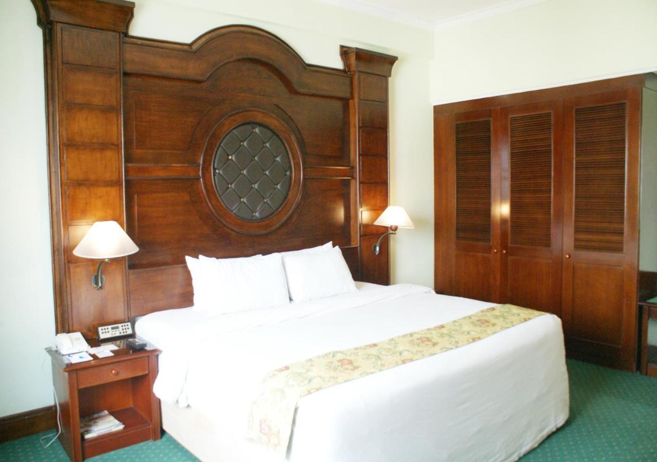מדאן Hotel Soechi International מראה חיצוני תמונה