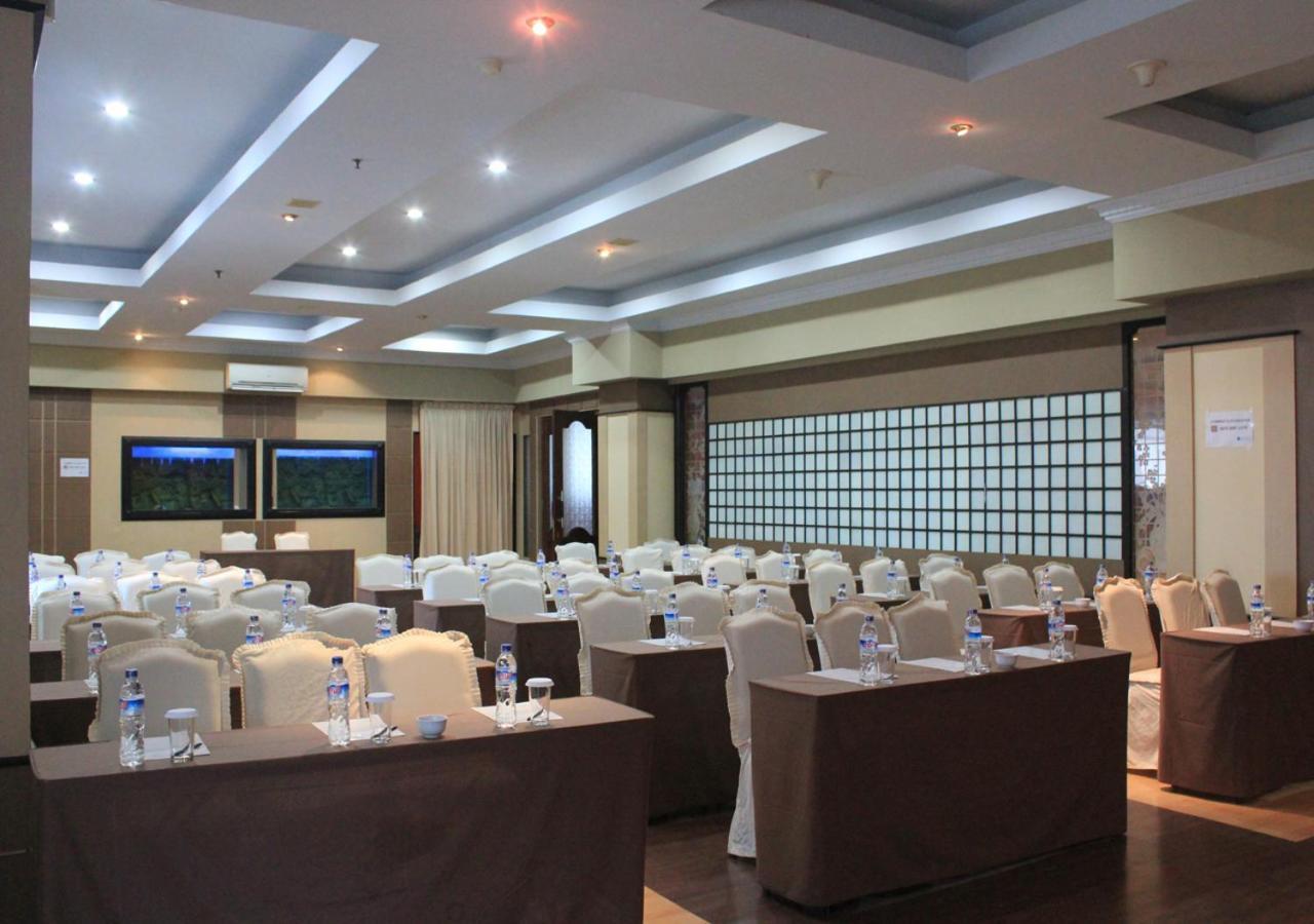 מדאן Hotel Soechi International מראה חיצוני תמונה