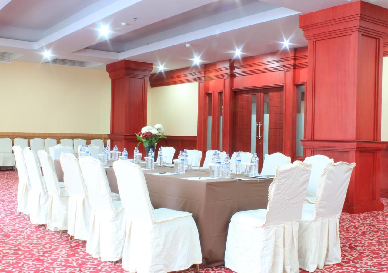 מדאן Hotel Soechi International מראה חיצוני תמונה